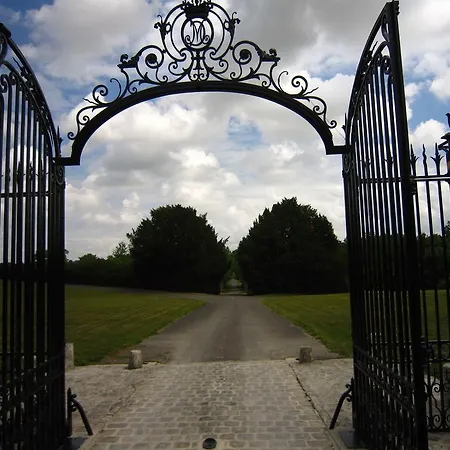 Prázdninový dům Elegant Castle In With Tennis Court